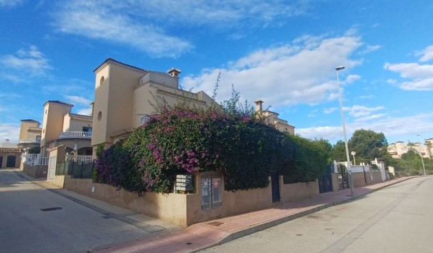 Brukt - Villa -
Orihuela Costa - Costa Blanca