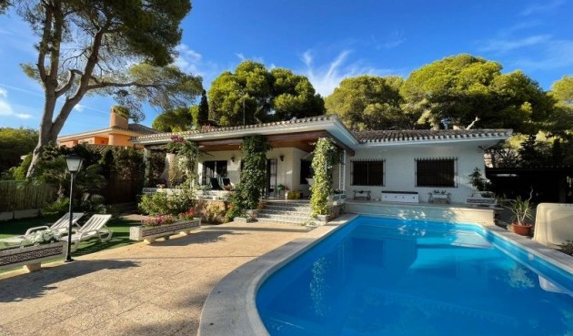 Återförsäljning - Villa -
Campoamor - Costa Blanca