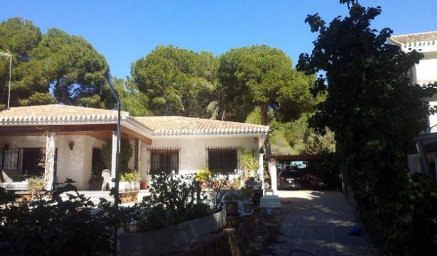 Återförsäljning - Villa -
Campoamor - Costa Blanca