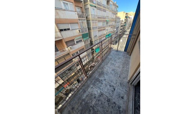 Återförsäljning - Apartment -
Alicante - Centro