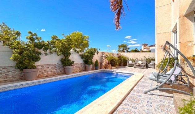 Återförsäljning - Villa -
La Zenia - Costa Blanca