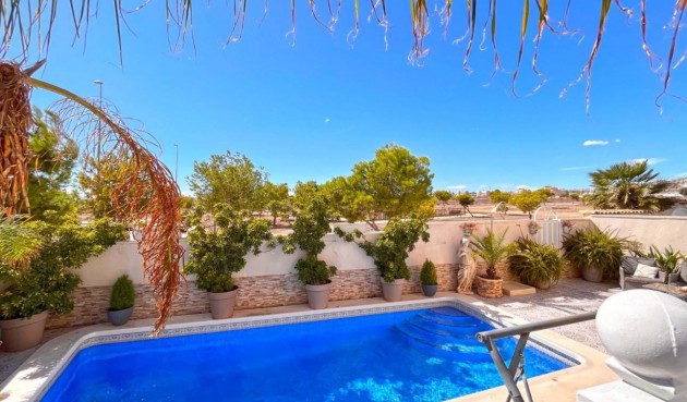 Återförsäljning - Villa -
La Zenia - Costa Blanca