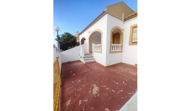 Återförsäljning - Bungalow -
Torrevieja - Torretas