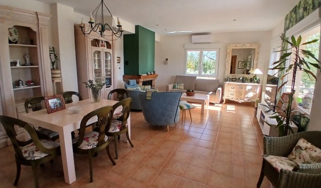 Resale - Villa -
Yecla - Inland