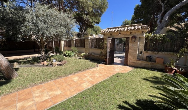 Resale - Villa -
Orihuela Costa - Costa Blanca