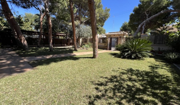 Resale - Villa -
Orihuela Costa - Costa Blanca