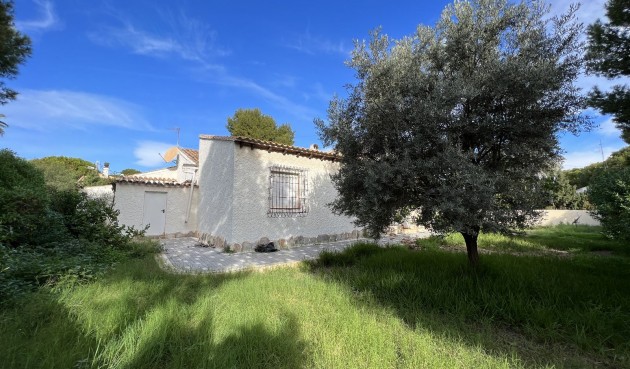 Återförsäljning - Villa -
Orihuela - Inland