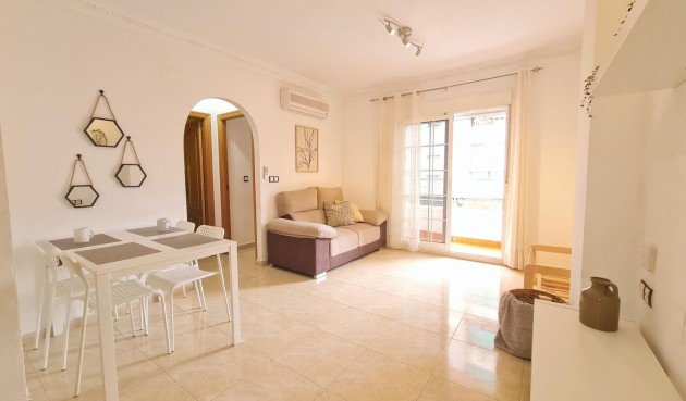 Resale - Apartment -
Torrevieja - Centro