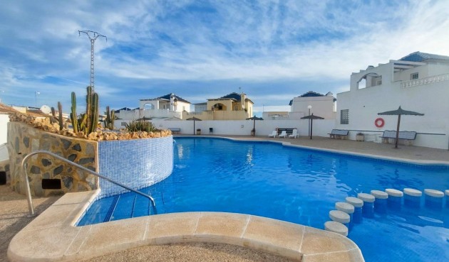 Återförsäljning - Villa -
Torrevieja - Costa Blanca