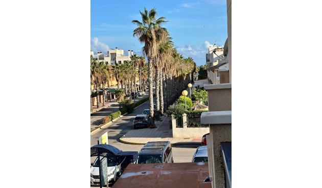 Återförsäljning - Apartment -
Orihuela Costa - Campoamor