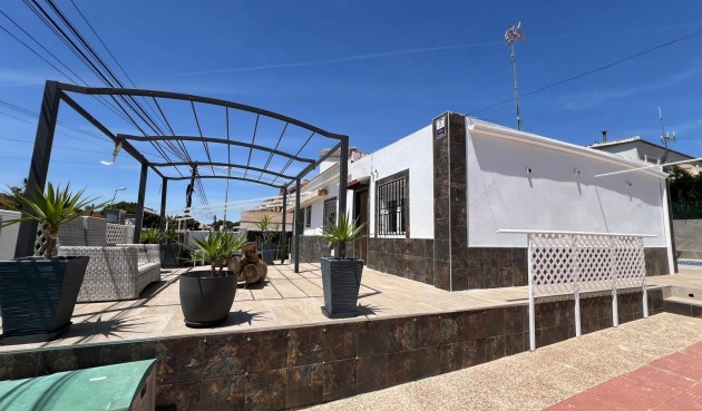 Återförsäljning - Villa -
Torrevieja - Los Balcones