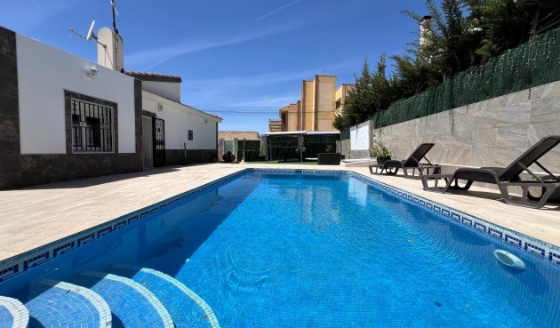 Återförsäljning - Villa -
Torrevieja - Los Balcones