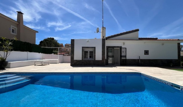 Återförsäljning - Villa -
Torrevieja - Los Balcones