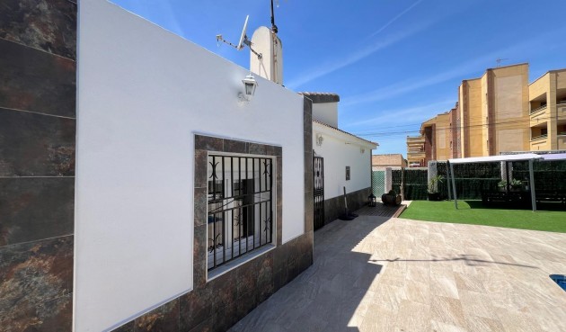 Återförsäljning - Villa -
Torrevieja - Los Balcones