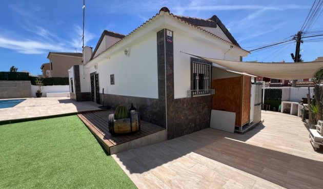 Återförsäljning - Villa -
Torrevieja - Los Balcones