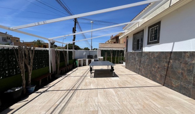 Återförsäljning - Villa -
Torrevieja - Los Balcones