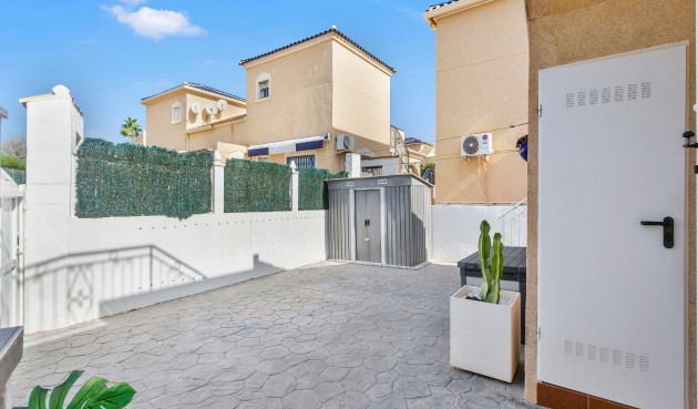 Återförsäljning - Villa -
Torrevieja - Costa Blanca