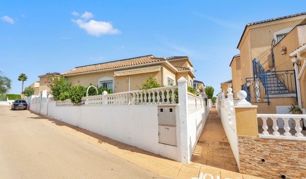 Återförsäljning - Villa -
Torrevieja - Costa Blanca