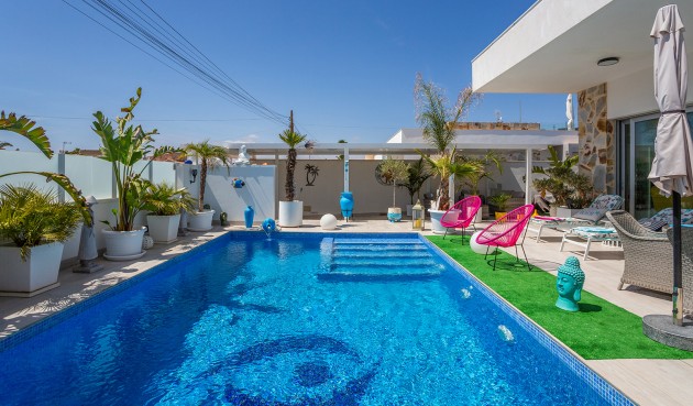 Återförsäljning - Villa -
Torrevieja - Costa Blanca