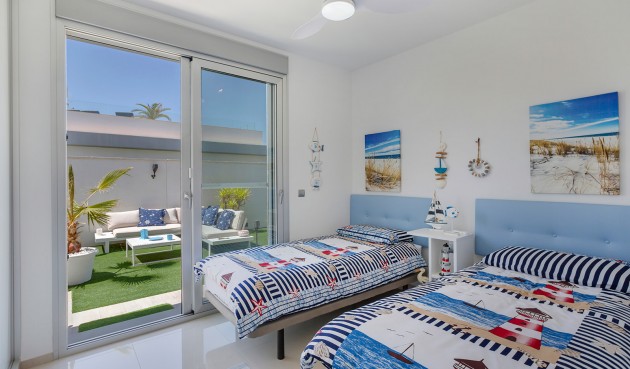 Återförsäljning - Villa -
Torrevieja - Costa Blanca