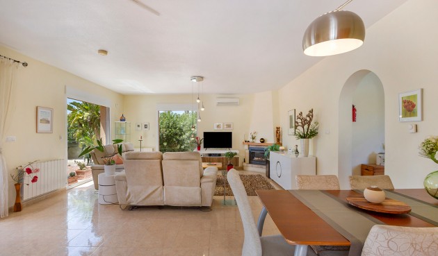 Resale - Villa -
Daya Vieja - Costa Blanca