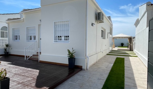 Återförsäljning - Villa -
Torrevieja - Costa Blanca