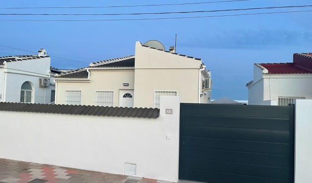 Återförsäljning - Villa -
Torrevieja - Costa Blanca