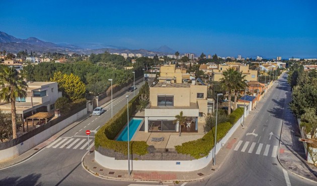 Återförsäljning - Villa -
San Juan de Alicante - Costa Blanca