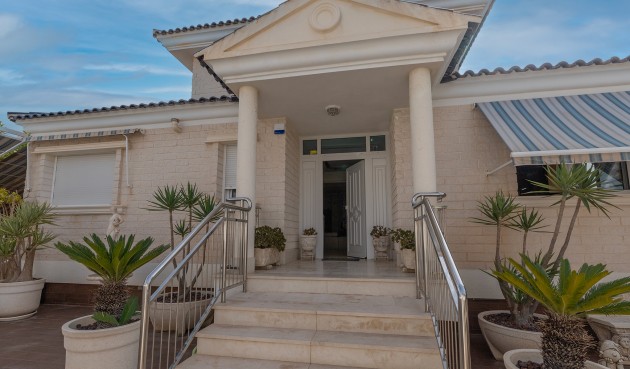 Återförsäljning - Villa -
Torrevieja - Costa Blanca