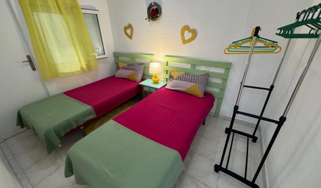 Brukt - Bungalow -
Torrevieja - Playa De Los Naufragos