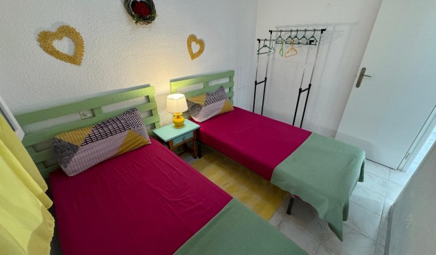 Brukt - Bungalow -
Torrevieja - Playa De Los Naufragos