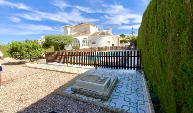 Återförsäljning - Villa -
Torrevieja