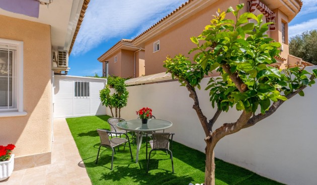 Återförsäljning - Villa -
Torrevieja - Punta Prima