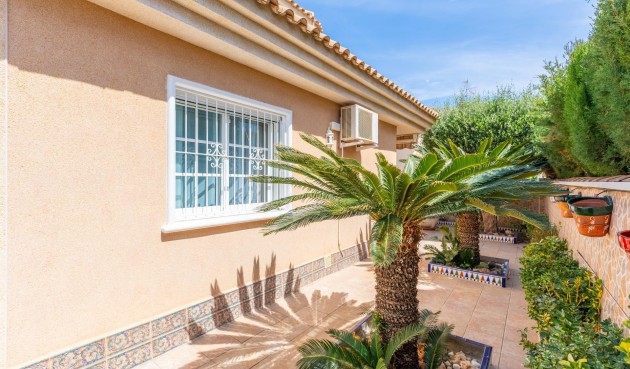 Återförsäljning - Villa -
Torrevieja - Punta Prima