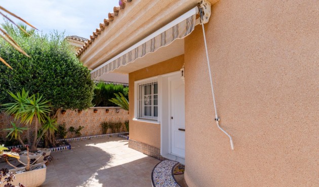 Återförsäljning - Villa -
Torrevieja - Punta Prima