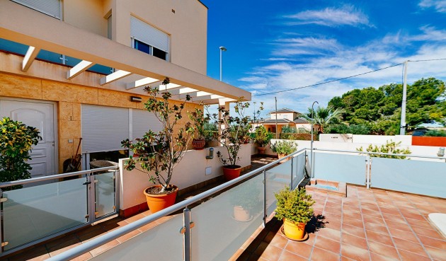 Återförsäljning - Semi Detached -
Los Montesinos - La Herrada