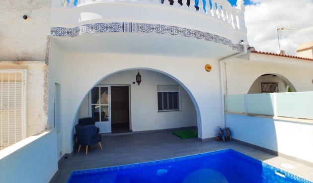 Brukt - Town House -
Villamartin - Costa Blanca