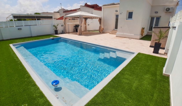 Brukt - Villa -
Torrevieja - Costa Blanca