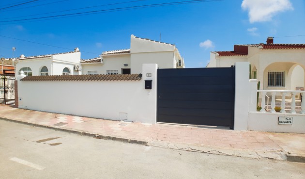 Brukt - Villa -
Torrevieja - Costa Blanca