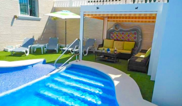 Brukt - Semi Detached -
Villamartin - Costa Blanca