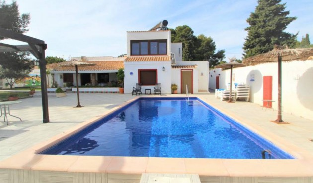 Brukt - Villa -
Orihuela Costa - Costa Blanca