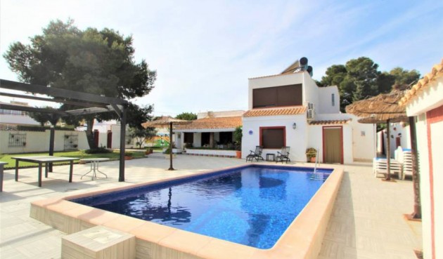 Brukt - Villa -
Orihuela Costa - Costa Blanca