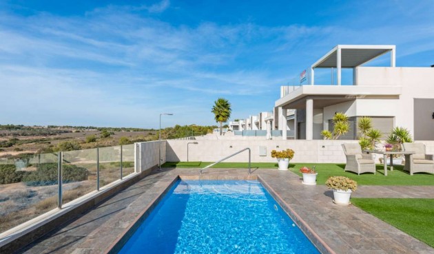 Brukt - Villa -
Villamartin - Costa Blanca