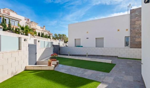 Brukt - Villa -
Villamartin - Costa Blanca