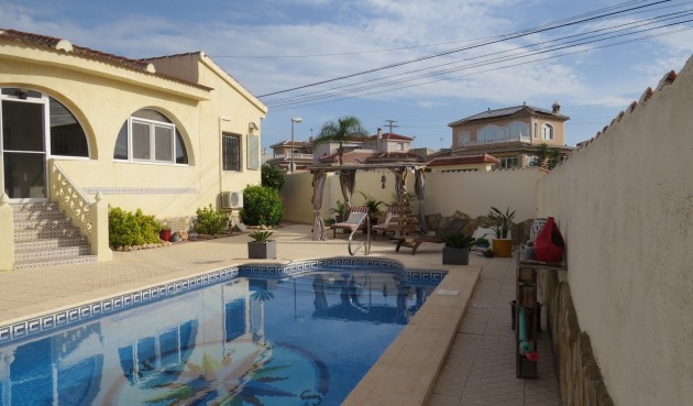 Brukt - Villa -
Ciudad Quesada - Costa Blanca