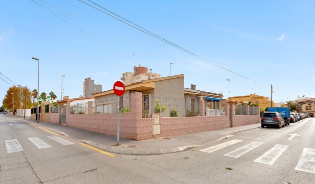 Återförsäljning - Villa -
Torrevieja - Nueva Torrevieja