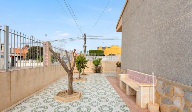 Återförsäljning - Villa -
Torrevieja - Nueva Torrevieja