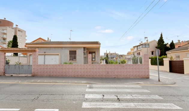 Återförsäljning - Villa -
Torrevieja - Nueva Torrevieja