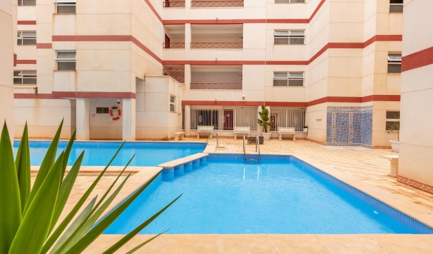 Resale - Apartment -
Torrevieja - Centro