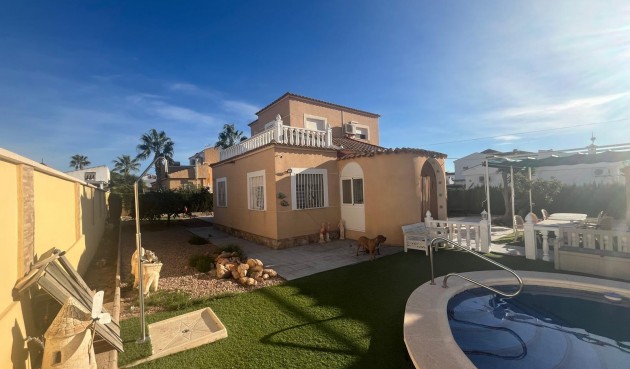 Resale - Villa -
Torrevieja - San Luis